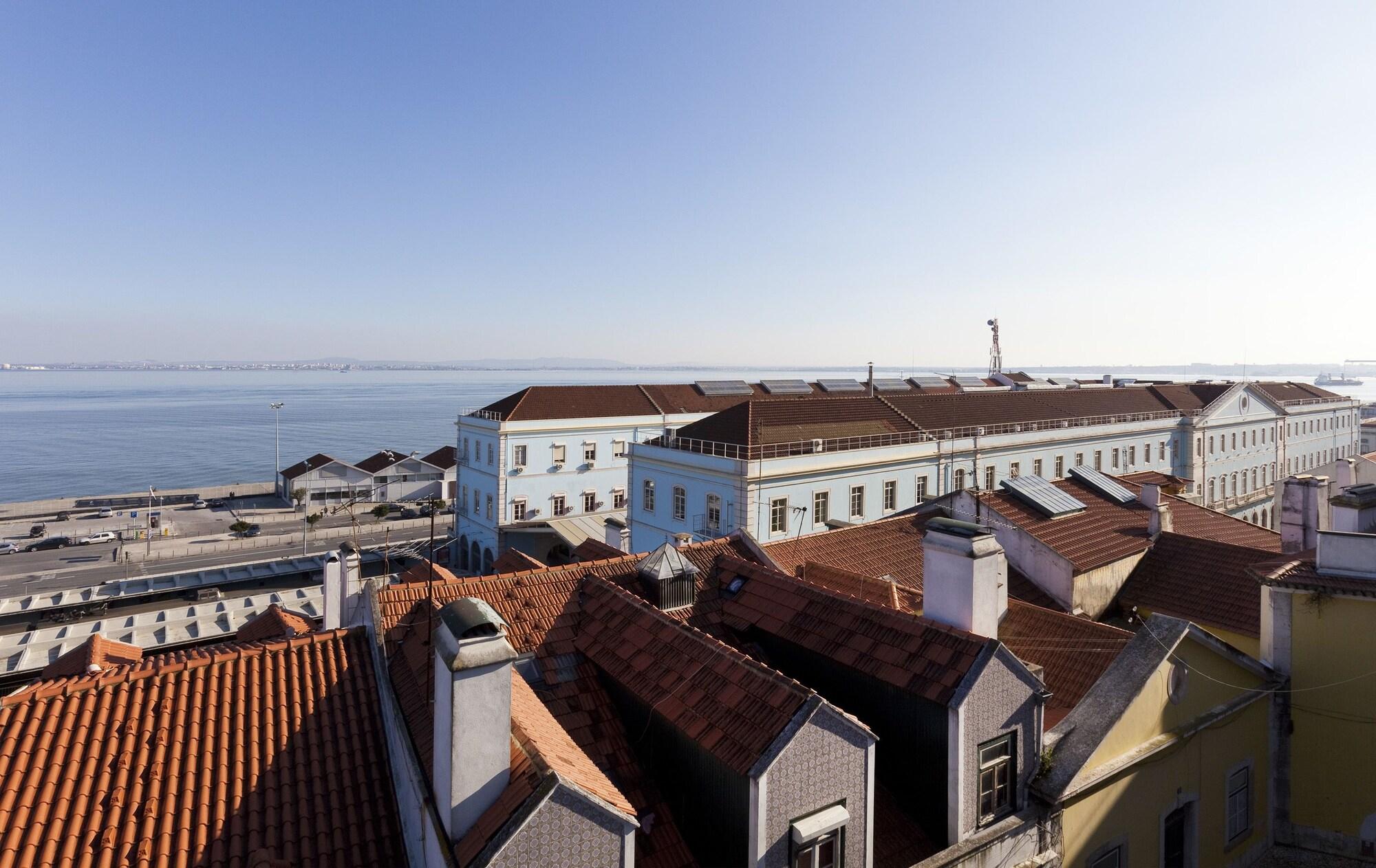 Hello Santa Apolónia * Lisboa
